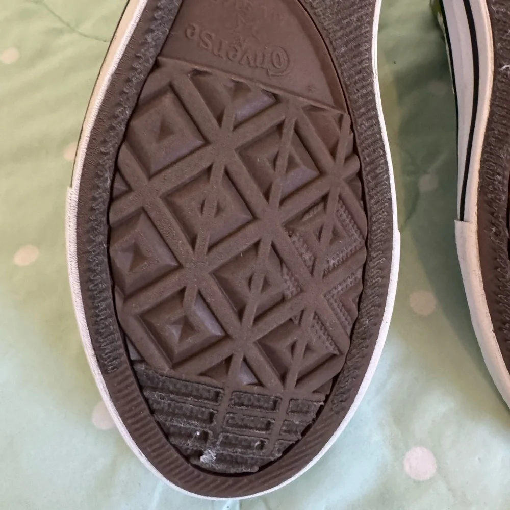 Converse Brown Bear and Trees Pattern Sneakers Kids size 3